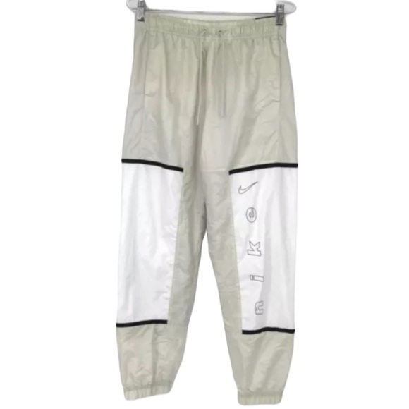 Nike Pants - Nike Sportswear Women’s Athletic Standard Fit Pants